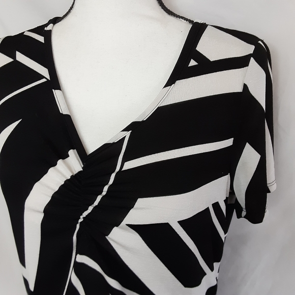 JACLYN SMITH Abrstract Blouse - Picture 2 of 5